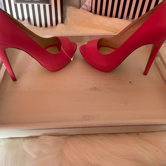 VS high heel pink shoes - Picture 2 of 4